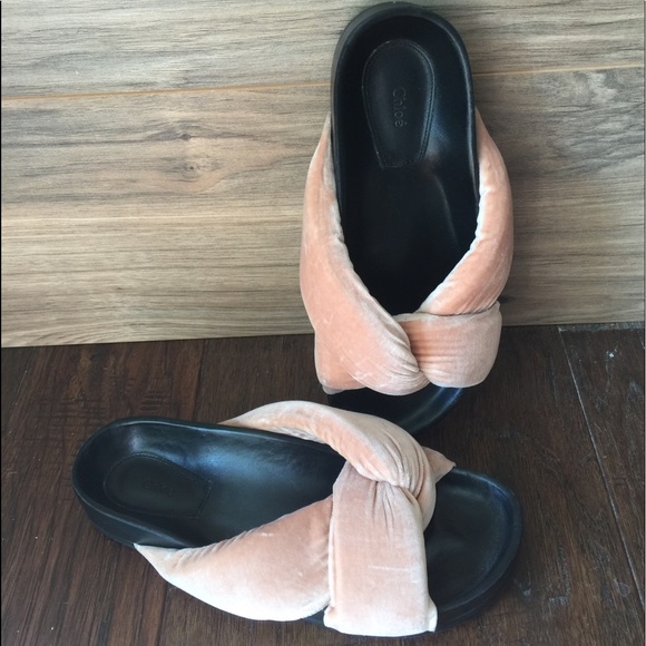 Shoe - flat sandals. - Picture 1 of 5